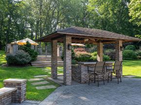 527 Split Rock Road, Oyster Bay Cove NY 11791