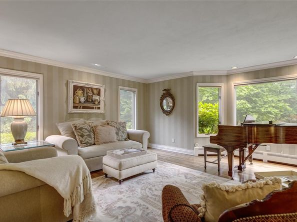 527 Split Rock Road, Oyster Bay Cove NY 11791