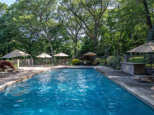 527 Split Rock Road, Oyster Bay Cove NY 11791