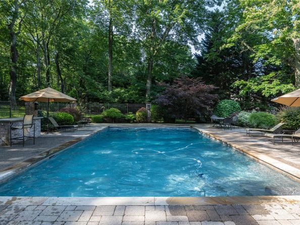 527 Split Rock Road, Oyster Bay Cove NY 11791