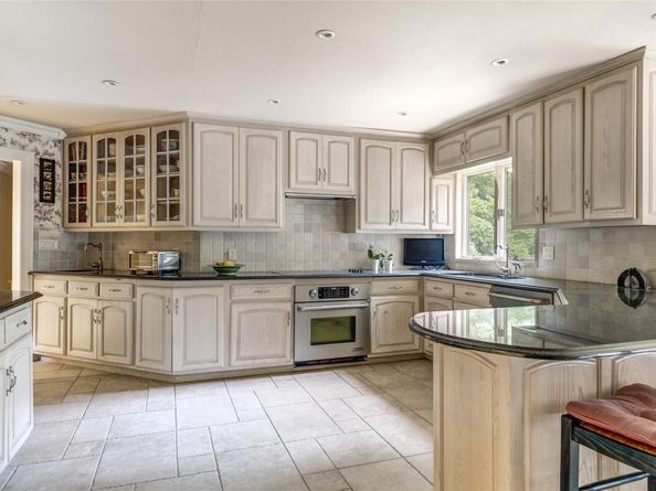 527 Split Rock Road, Oyster Bay Cove NY 11791