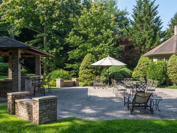 527 Split Rock Road, Oyster Bay Cove NY 11791