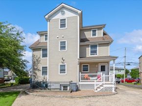 35 East Avenue, Glen Cove NY 11542