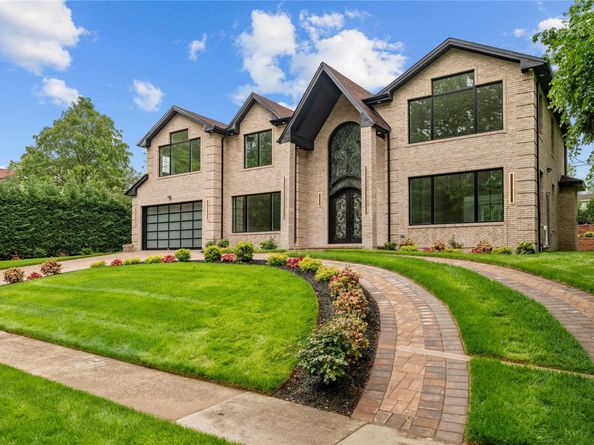 46 Snapdragon Lane, Roslyn Heights NY 11577