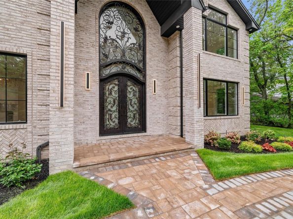 46 Snapdragon Lane, Roslyn Heights NY 11577