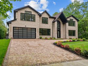 46 Snapdragon Lane, Roslyn Heights NY 11577