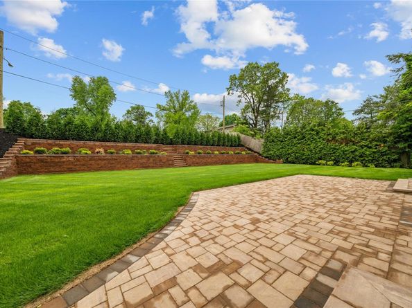 46 Snapdragon Lane, Roslyn Heights NY 11577