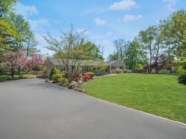 85 Meadow Glen Road, Fort Salonga NY 11768