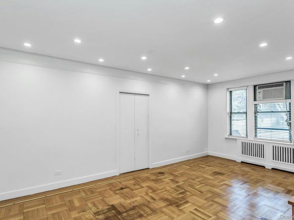 83-80 118 Street 3P, Kew Gardens NY 11415