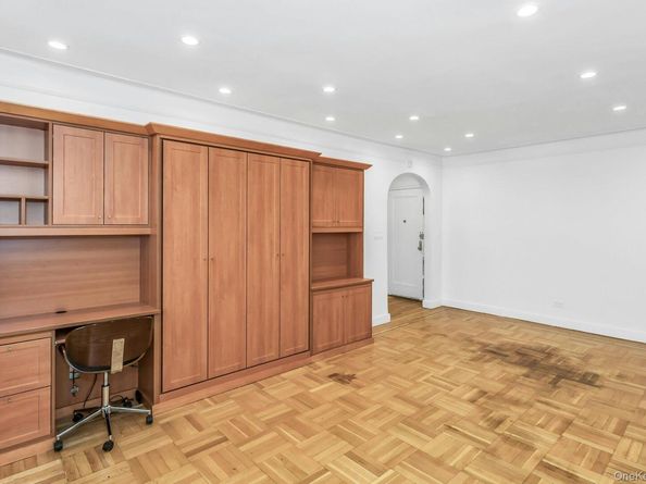 83-80 118 Street 3P, Kew Gardens NY 11415