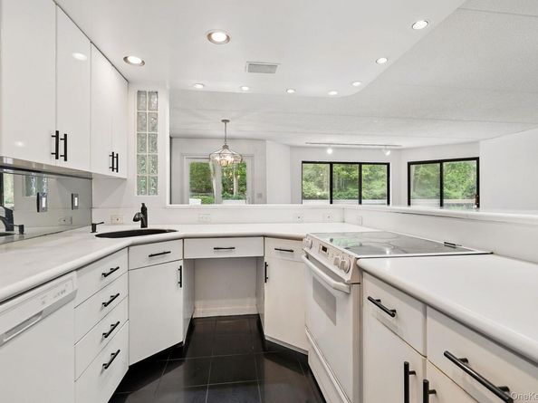 300 High Point Drive 313, Hartsdale NY 10530
