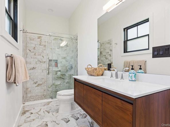 14 Oak Grove Road, Southampton NY 11968