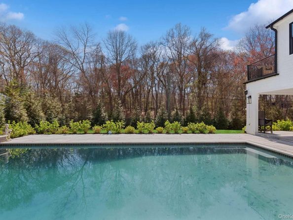 14 Oak Grove Road, Southampton NY 11968