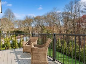 14 Oak Grove Road, Southampton NY 11968