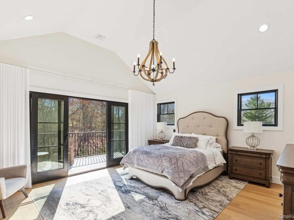 14 Oak Grove Road, Southampton NY 11968