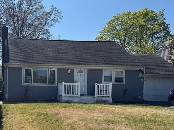 11 Moore Place, Melville NY 11747