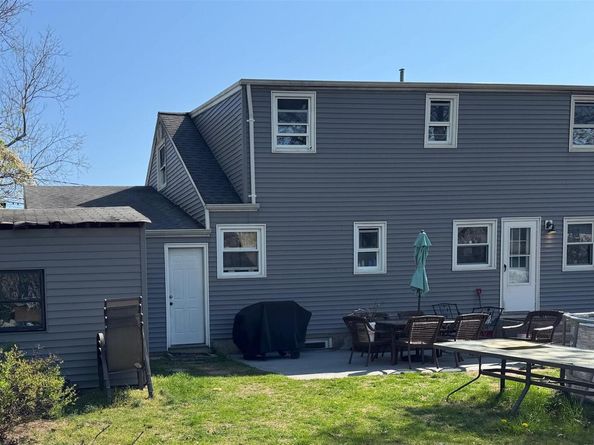 11 Moore Place, Melville NY 11747
