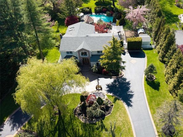 70 Laurel Court, Laurel Hollow NY 11791