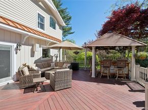 70 Laurel Court, Laurel Hollow NY 11791
