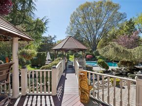 70 Laurel Court, Laurel Hollow NY 11791