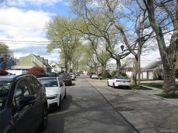 167 Roosevelt Avenue, Mineola NY 11501