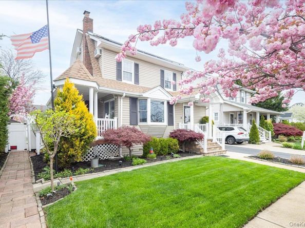 210 Frederick Avenue, Bellmore NY 11710