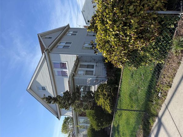 727 Beck Street, Uniondale NY 11553