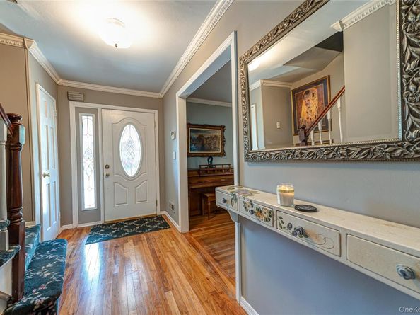 20 Evon Drive, Syosset NY 11791