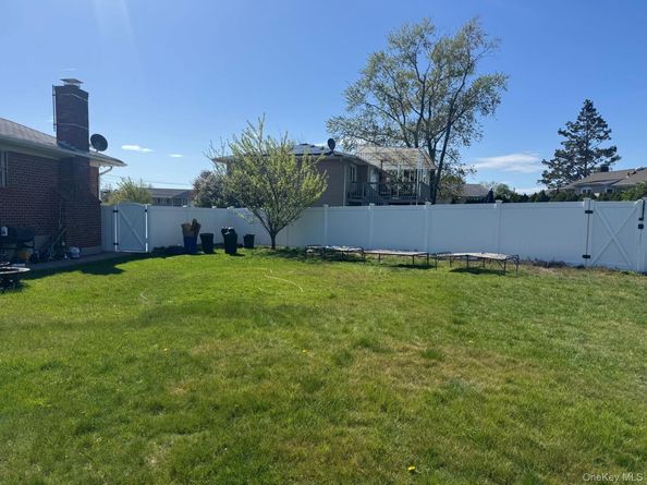 12 Hilton Court, Hicksville NY 11801