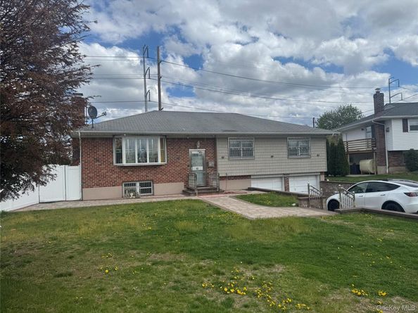 12 Hilton Court, Hicksville NY 11801