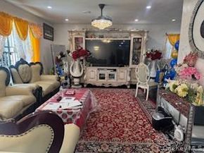 12 Hilton Court, Hicksville NY 11801