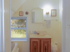80 Lewis Street, Southampton NY 11968