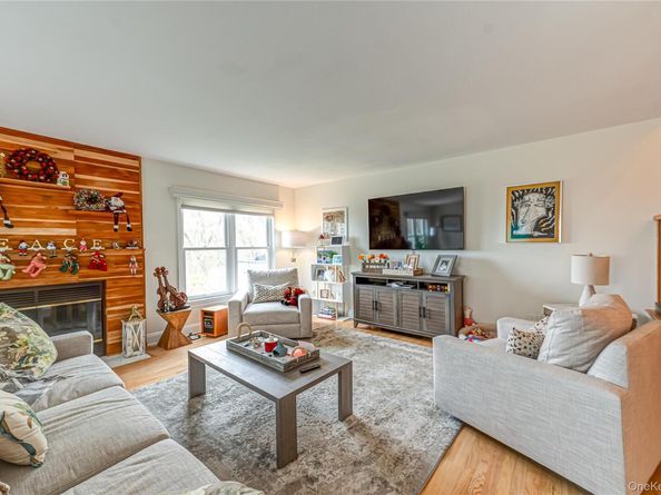 404 Mountain Ridge Drive, Mount Sinai NY 11766