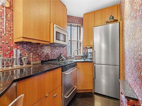 50 East 8th Street 0 6P, New York (Manhattan) NY 10003