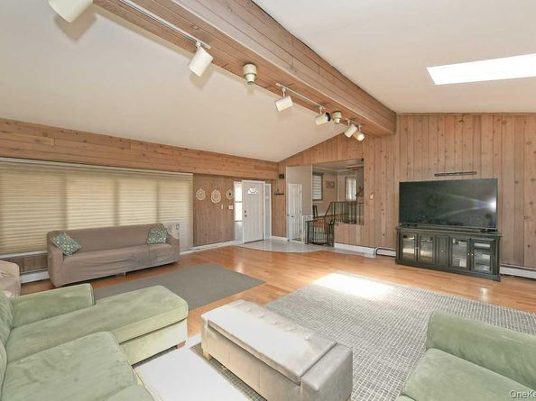 275 36th Street, Lindenhurst NY 11757