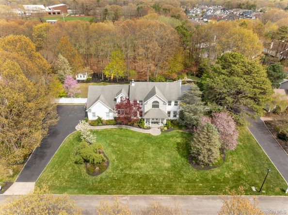 9 Framingham Lane, Shoreham NY 11786
