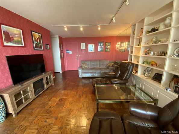 27010 Grand Central Parkway 6A, Floral Park NY 11005