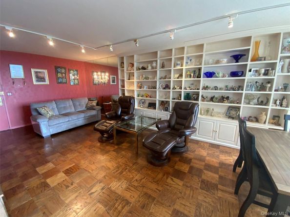 27010 Grand Central Parkway 6A, Floral Park NY 11005