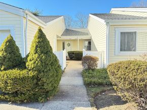 707 Bentley Court, Saint James NY 11780