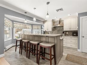 40 Wagstaff Lane, West Islip NY 11795