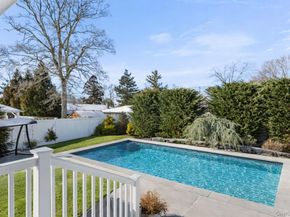 40 Wagstaff Lane, West Islip NY 11795