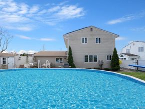 51 Wexford Drive, Oakdale NY 11769