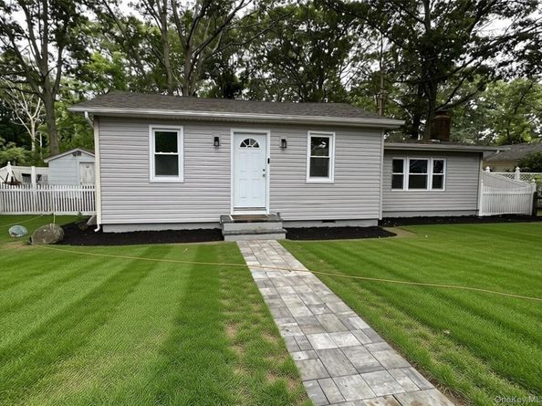 10 Barclay Road, Mastic Beach NY 11951
