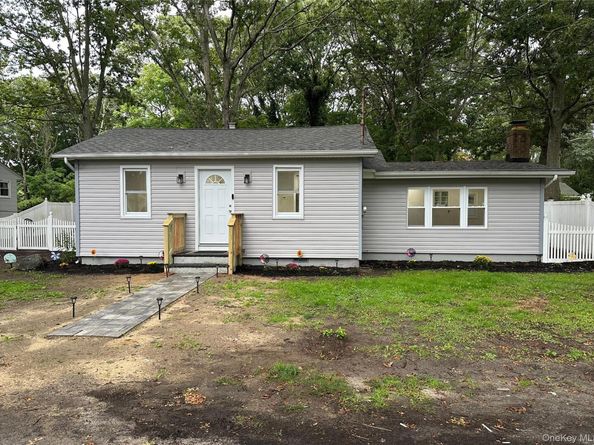 10 Barclay Road, Mastic Beach NY 11951