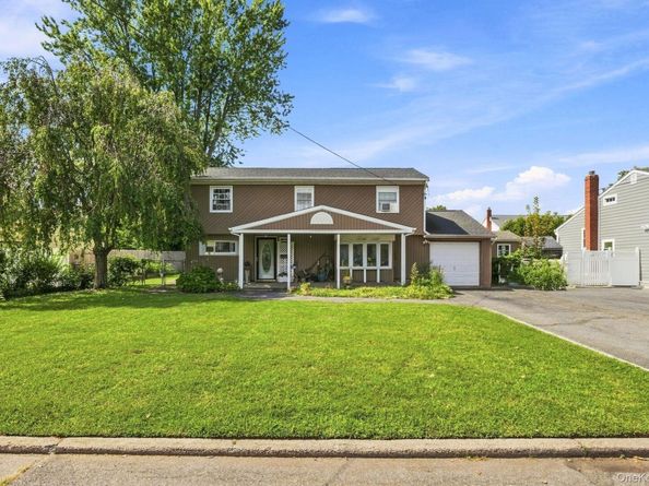 240 W 10th Street, Deer Park NY 11729