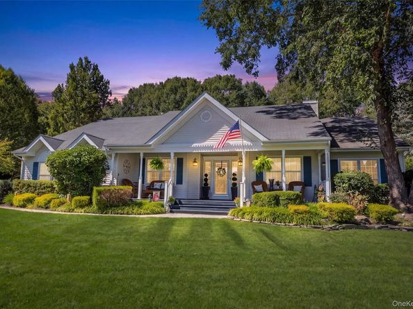 34 Varsity Boulevard, East Setauket NY 11733