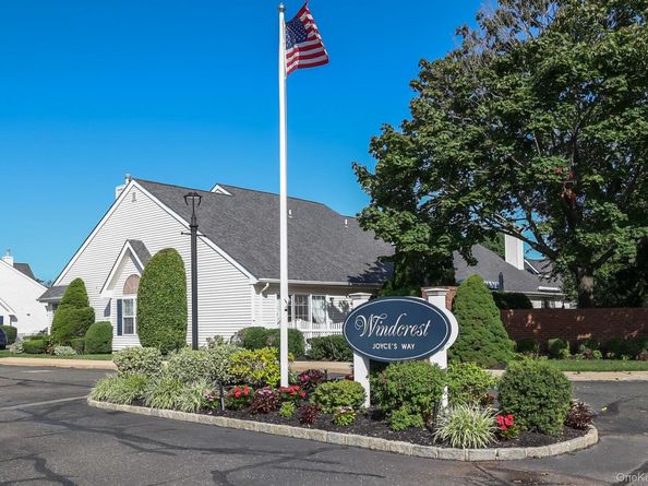 4 Joyces Way, Bay Shore NY 11706