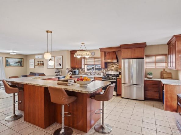 547 Sunnybrook Drive, Oceanside NY 11572