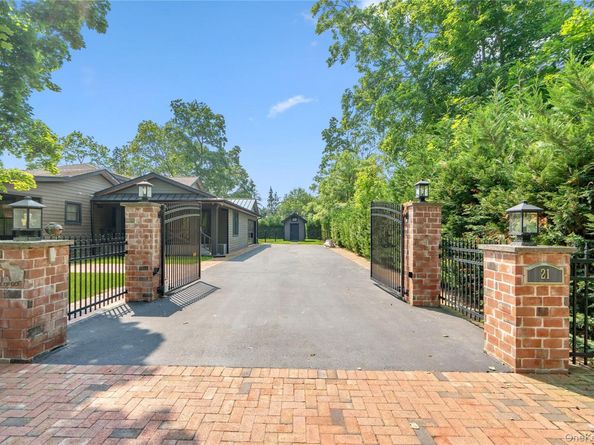 21 Princess, Oakdale NY 11769