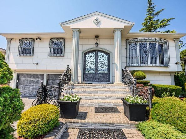 2696 Clubhouse Road, Merrick NY 11566